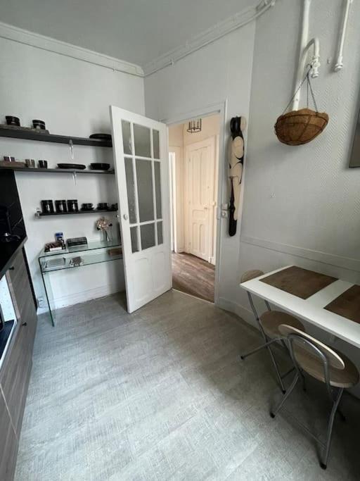 Apartment Paris Champs Elysees Direct!metro 13/asnieres/seine