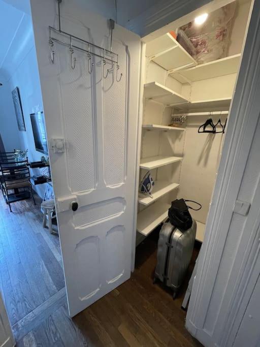 Paris Champs Elysees Direct!metro 13/asnieres/seine Apartment