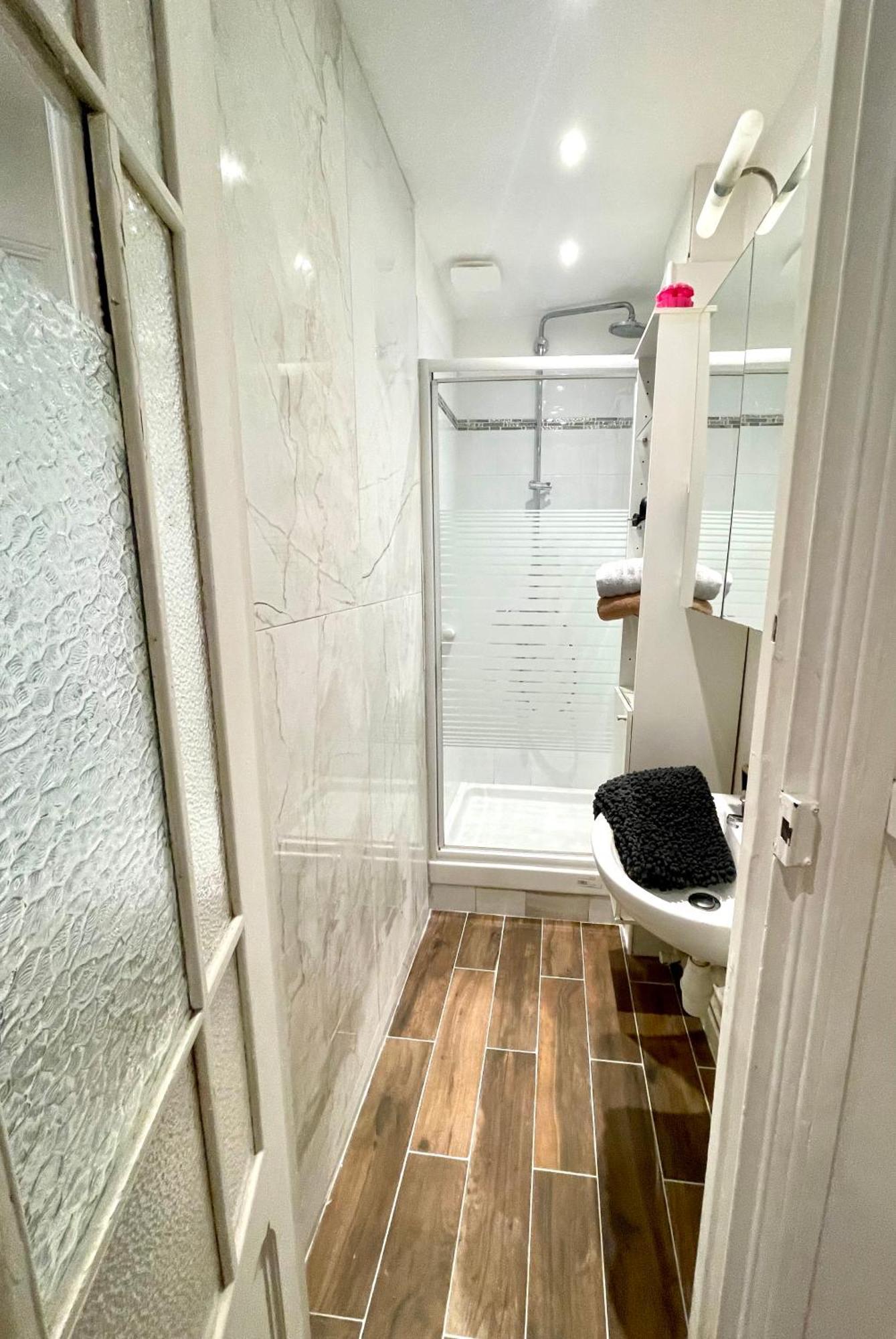 Paris Champs Elysees Direct!metro 13/asnieres/seine Apartment